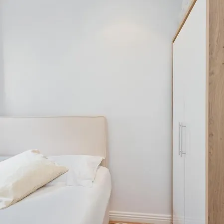 Bright & Modern City Centre 1 Apt Sleeps 4 Bacc44 *